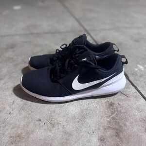 Nike Roshe Black and White Turf Golf Shoes Size 12 only worn at indoor range